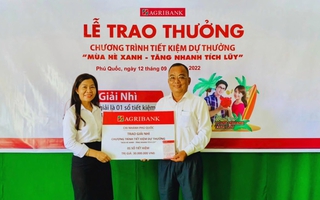 Agribank Chi nhánh Phú Quốc trao thưởng cho khách hàng