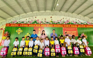 Công đoàn Khánh Việt tặng quà cho 820 học sinh có hoàn cảnh khó khăn
