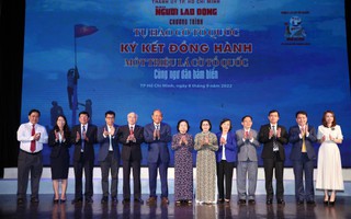 Báo Người Lao Động phát động chương trình "Tự hào cờ Tổ quốc"