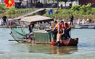 Bị truy bắt, nghi phạm giết người cầm chai thuốc trừ sâu nhảy xuống sông