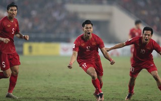 Việt Nam hòa nghẹt thở Thái Lan tại Chung kết lượt đi AFF Cup