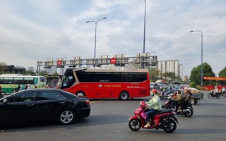 Cận cảnh cửa ngõ Đông – Tây TP HCM chiều giáp Tết