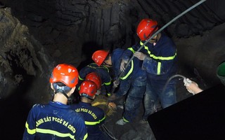 NÓNG: Giải cứu bé trai lọt vào trụ bê-tông sâu 35 m đang gặp khó khăn