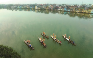 Bài thơ "Anh lên Đà Lạt" và "Bất chợt bên cạnh dòng sông"