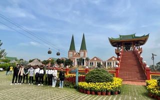 Mùng 3 Tết, Cáp treo Núi Sam thu hút hàng ngàn du khách