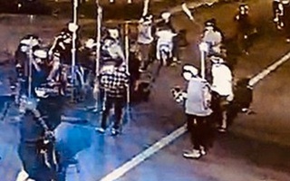 "Hỗn chiến" kinh hoàng tại quán bar, 13 người bị khởi tố