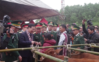 "Xuân biên phòng ấm lòng dân bản" tại Thừa Thiên - Huế