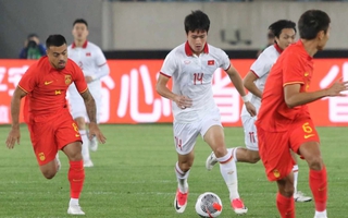 Tiến Linh thẻ đỏ, Việt Nam thất bại 0-2 trước Trung Quốc