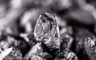 Trung Quốc: Đào được quặng chưa từng thấy, chứa thứ “quý hơn vàng”