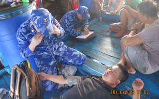 Ngư dân Quảng Nam gặp nạn trên biển: Đưa 81 người và 2 thi thể vào bờ