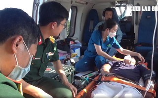Clip: Trực thăng cất, hạ cánh nhiều lần để đưa 2 bệnh nhân nặng về đất liền điều trị