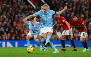 Haaland chói sáng, "pháo đài" Old Trafford đổ sập ở đại chiến Manchester