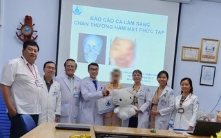 Bác sĩ xuyên đêm phẫu thuật cứu bé gái đa chấn thương vùng mặt vì tai nạn giao thông