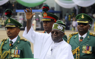 Quyết định chi hàng chục triệu USD gây tranh cãi của tổng thống Nigeria