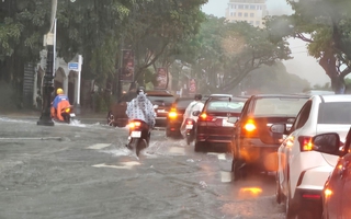 Từ Quảng Trị đến Bình Định mưa rất to, đe doạ ngập lụt