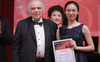 Hoàng Hồ Khánh Vân đoạt giải nhất cuộc thi Violin Quốc tế