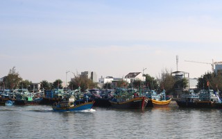 Bình Thuận: Tìm kiếm ngư dân mất tích trong vụ tàu hàng đâm chìm tàu cá