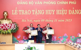 Trao tặng nguyên Phó Thủ tướng Thường trực Trương Hòa Bình, nguyên Phó Thủ tướng Phạm Gia Khiêm danh hiệu cao quý
