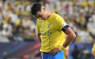 Ronaldo bị từ chối bàn thắng, hôn gió khán giả Al-Hilal sau trận thua