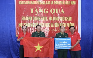 5.000 lá cờ Tổ quốc đến với Điện Biên