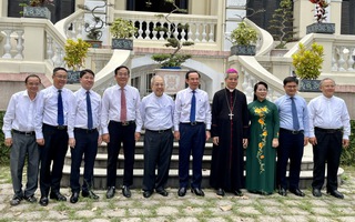 Bí thư Thành ủy TP HCM Nguyễn Văn Nên thăm, chúc mừng Giáng sinh