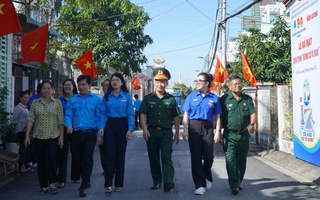 Rạng rỡ đường cờ Tổ quốc tại xã Phú Xuân, huyện Nhà Bè