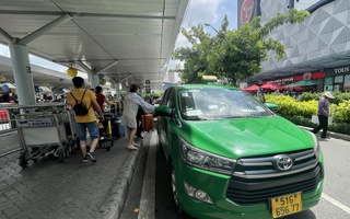 Đi taxi bị "chặt chém" dịp Tết ở sân bay Tân Sơn Nhất, khách gọi ai?