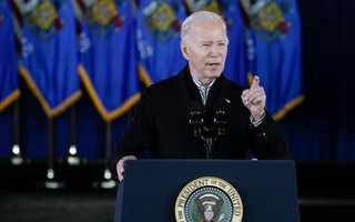 Duyệt ngân sách quốc phòng kỷ lục, Tổng thống Biden “vừa mừng vừa lo”