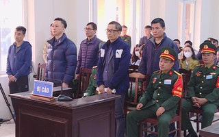 Nhóm cựu sĩ quan quân y nhận "hoa hồng" hơn 7 tỉ đồng từ Việt Á hầu tòa
