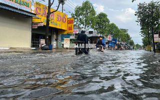 Trưa 28-12, TP HCM mưa ngập đường giữa mùa khô, chuyên gia nói gì?