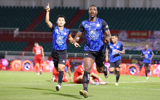 HLV Phùng Thanh Phương có trận thắng đầu tiên khi dẫn dắt CLB TP HCM
