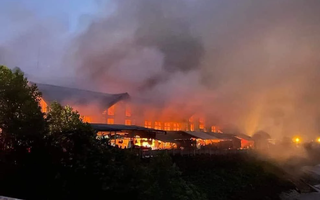 CLIP: Cảnh tro tàn sau khi chợ lớn nhất huyện ở Thừa Thiên - Huế bị cháy