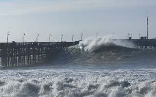 Mỹ: Vì sao California hứng sóng lớn 6-9 m liên tục nhiều ngày?