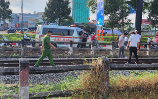 Người đàn ông lao ra trước mũi tàu hỏa ở TP Thủ Đức