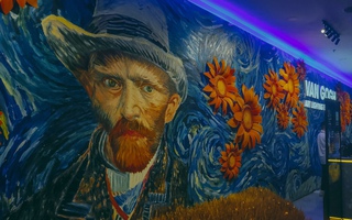 Triển lãm nghệ thuật tương tác đa giác quan Van Gogh trước giờ mở cửa