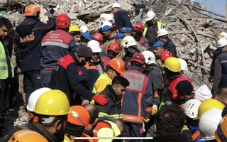 Thảm họa động đất: Những trường hợp khiến đội cứu hộ sửng sốt