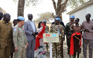 Đội Công binh "mũ nồi xanh" xây nhiều công trình nhân đạo tặng Trường cấp 3 Abyei