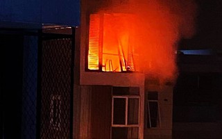 Giải cứu 2 người mắc kẹt trong ngôi nhà đang cháy vào đêm Valentine
