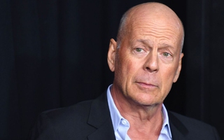Siêu sao Bruce Willis bị mất trí nhớ sau bệnh mất ngôn ngữ
