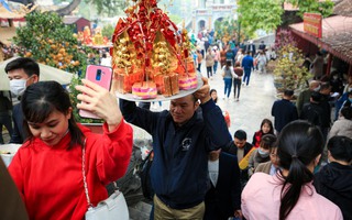 CLIP: Ùn ùn đổ về giỗ Bà Chúa Kho "vay lộc" đầu năm