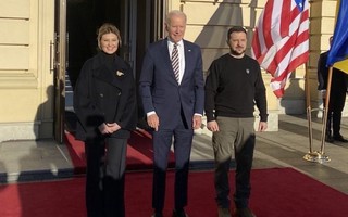 Tổng thống Joe Biden bất ngờ thăm Ukraine
