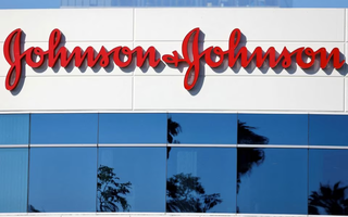 Johnson & Johnson thua vụ kiện 302 triệu USD