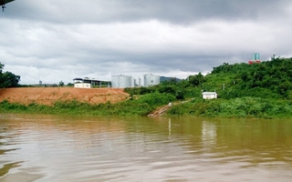 Một người đàn ông mất tích, nghi rơi xuống hố nước thải nhà máy mì