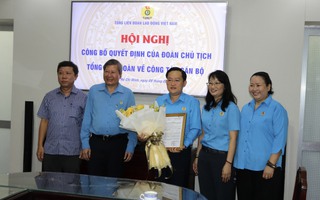 Trao quyết định công nhận chức danh Phó Chủ tịch LĐLĐ TP HCM đối với ông Phùng Thái Quang