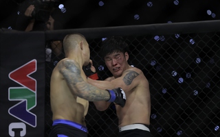 MMA - AFC 23: Võ sĩ chủ nhà chấn thương, Oh Su-hwan thắng sau 1 phút