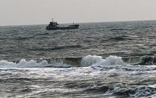 Tàu hàng gặp nạn tự ý rời khỏi vùng biển Bình Thuận