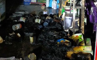 Người đàn ông bịt mặt ném "bom xăng" khiến nữ chủ cửa hàng bỉm sữa bỏng nặng