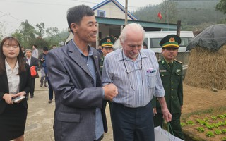 Cựu binh Mỹ trao trả cuốn nhật ký cho gia đình liệt sĩ Cao Văn Tuất