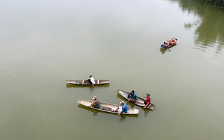 Quảng Bình: Nhiều lực lượng, phương tiện tìm kiếm nam sinh nghi nhảy sông tự tử