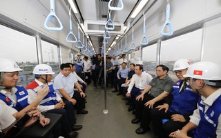 Thủ tướng Phạm Minh Chính đi thử tàu metro 1 ở TP HCM